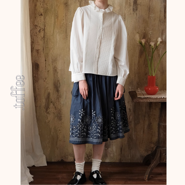 レトロ調花柄刺繍サスペンダースカート《Z01109》