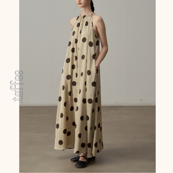 ドットと余白、午後のホルターネックワンピース《Z01119》