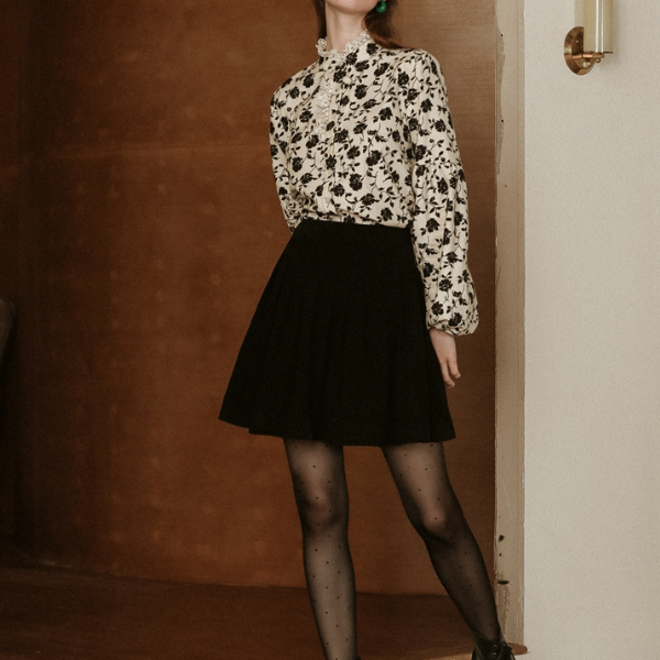 スタンドカラーブラックローズレースブラウス X-470