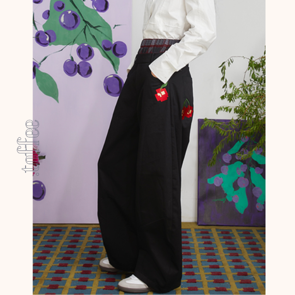 チェリー刺繍重ね着風テーパードパンツ 《Z00699》