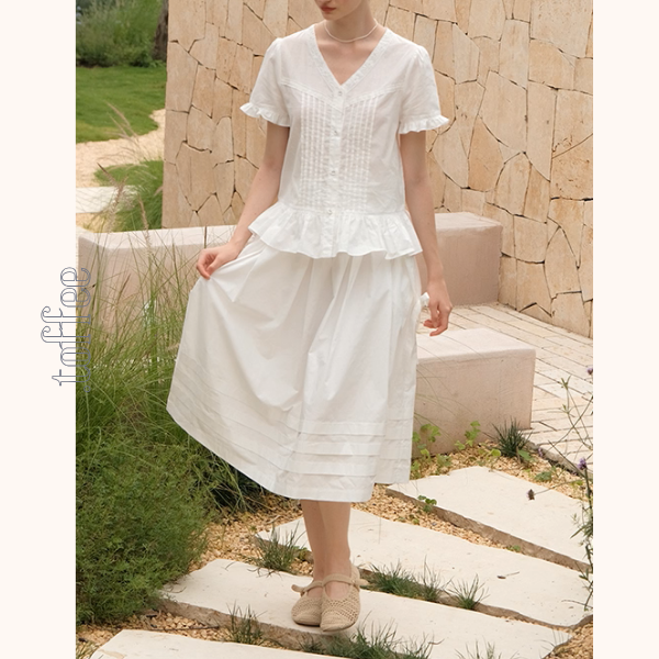 花刺繍ホワイトサスペンダースカート《Z01053》