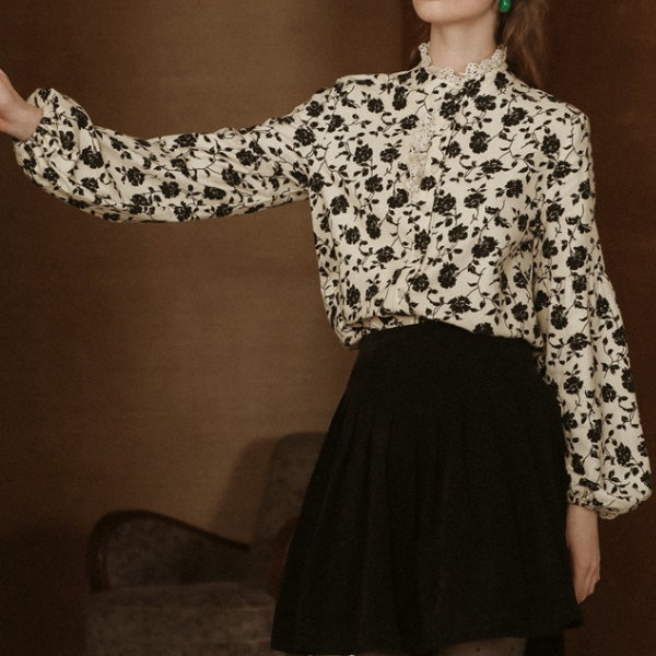 スタンドカラーブラックローズレースブラウス X-470