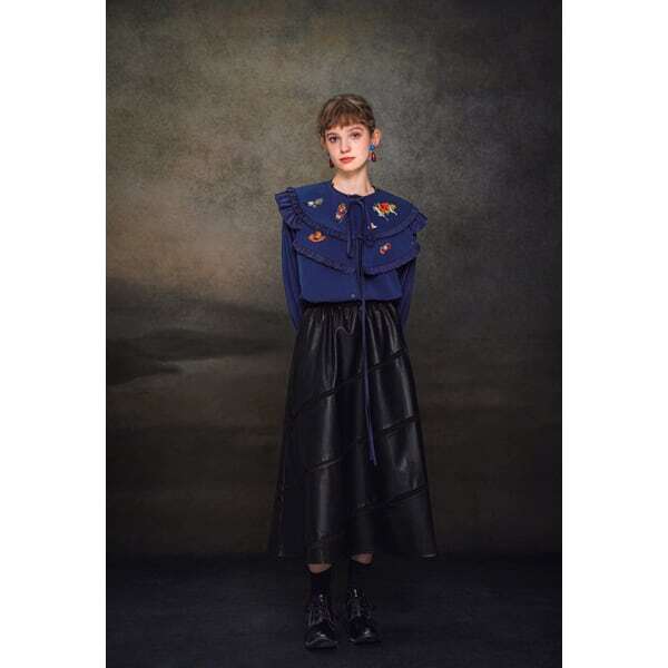 くるみ割り人形刺繍フリル衿ブラウス C0113