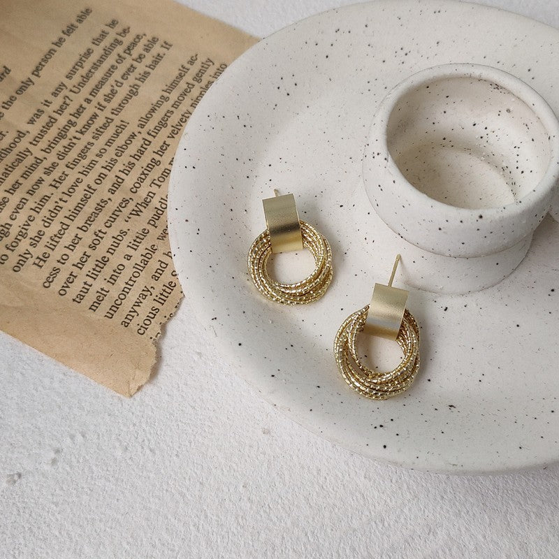 束ねた輪っかピアス