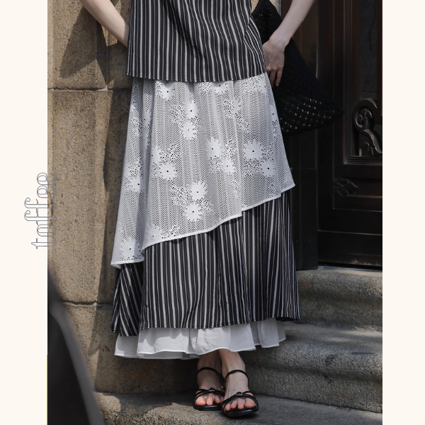 ストライプノースリーブトップ&レース装飾ロングスカートセットアップ《Z01028》