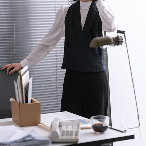 Vネックバックフリルデザインベスト Z00552