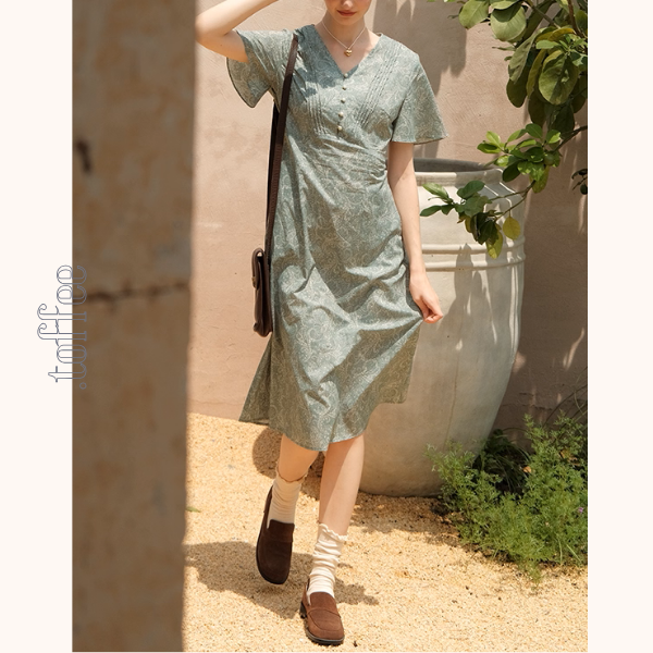 優美なペイズリー柄Vネックワンピース《Z01047》