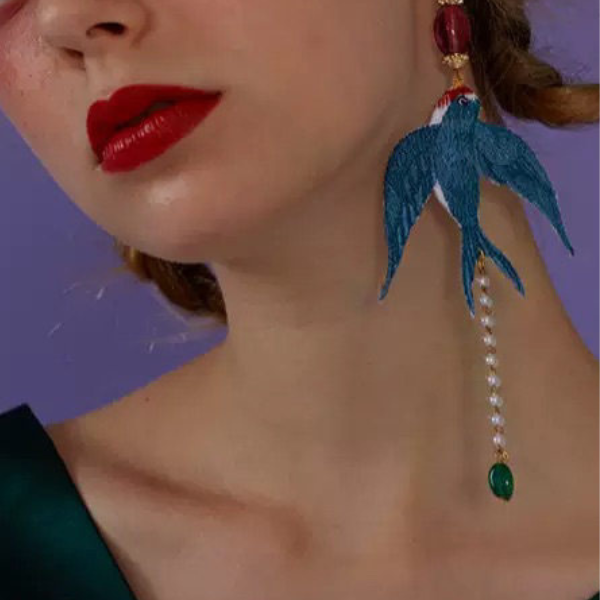 つばめ刺繍の耳飾り(ピアス・イヤリング) X-177