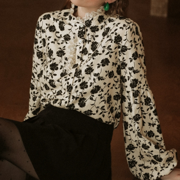 スタンドカラーブラックローズレースブラウス X-470