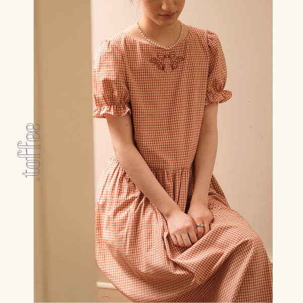 リボン刺繍のギンガムチェックワンピース《Z01054》