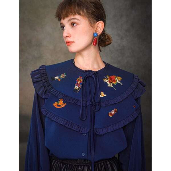 くるみ割り人形刺繍フリル衿ブラウス C0113