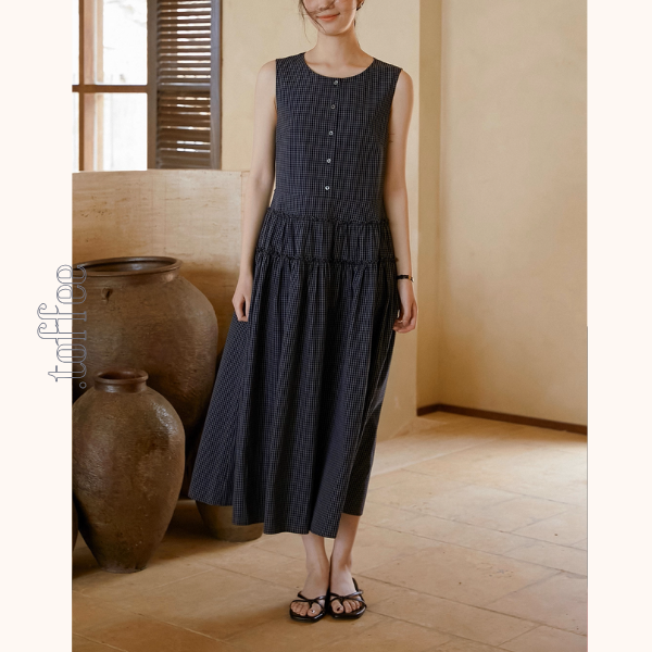 小さな格子のネイビーノースリーブワンピース《Z01089》