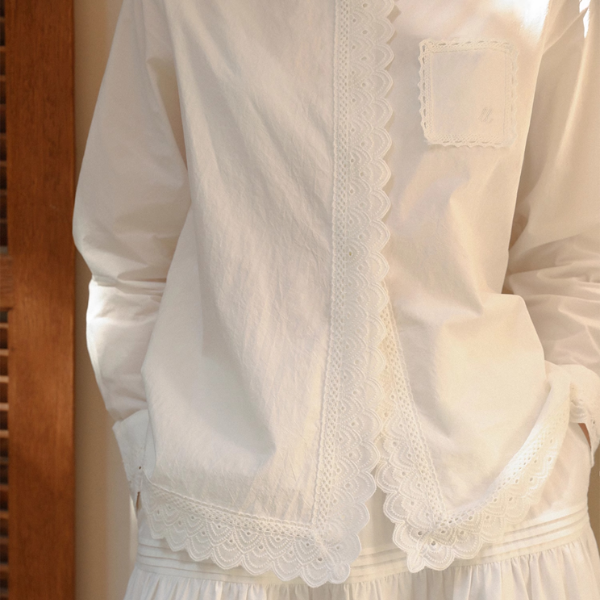 レース装飾ホワイトブラウス《Z00832》