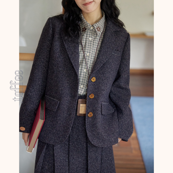 ミドル丈ジャケット&プリーツスカートのウールセットアップ Z00559