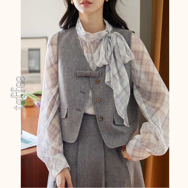 ボウタイ付きベスト&ミモレ丈プリーツスカートのセットアップ《Z00850》