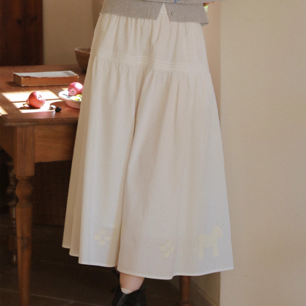 ポニーパッチ刺繍フレアスカート《Z00824》