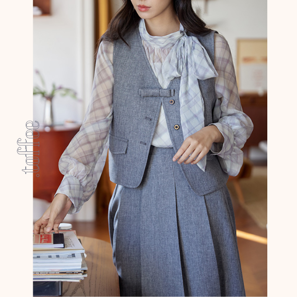 ボウタイ付きベスト&ミモレ丈プリーツスカートのセットアップ《Z00850》