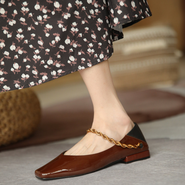 【2color】パテントレザーチェーンローヒールパンプス X-370