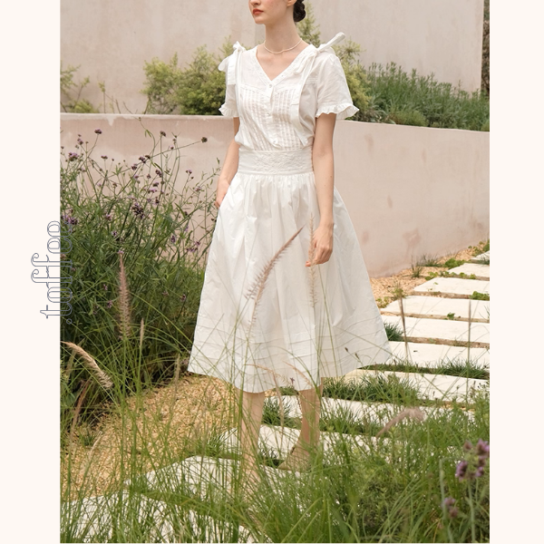 花刺繍ホワイトサスペンダースカート《Z01053》