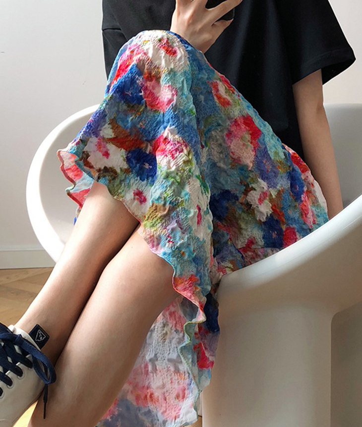 油絵のようなフラワー柄スカート