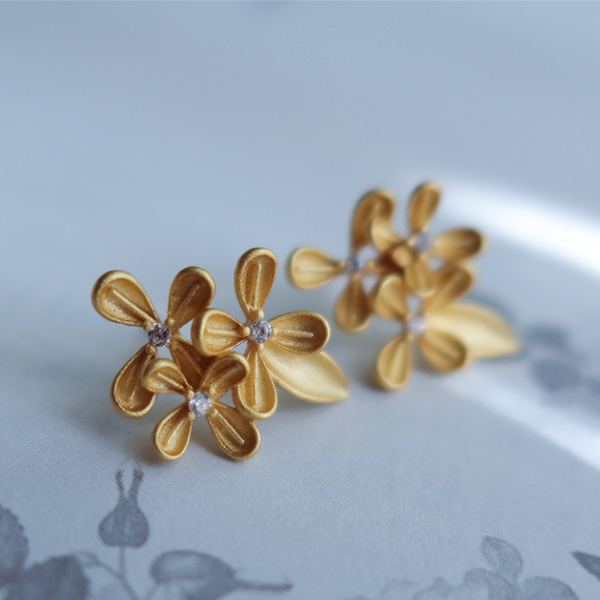 金色のフラワーピアス Z00150