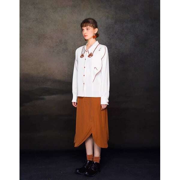 【2color】木馬刺繍配色ビッグ衿ブラウス C0109