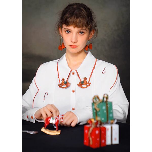 【2color】木馬刺繍配色ビッグ衿ブラウス C0109