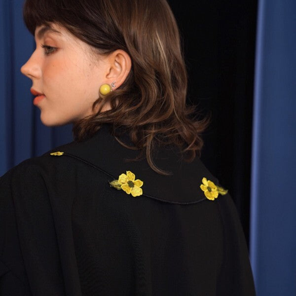 【2color】花の妖精:芸術的なお花刺繍のドールカラーブラウス 《C0191》