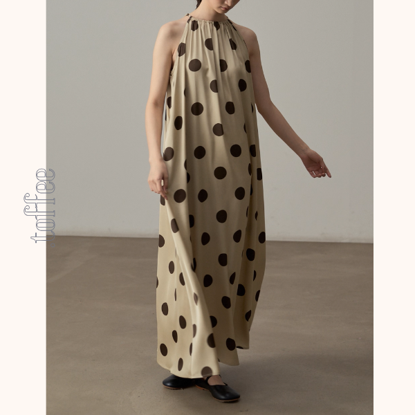 ドットと余白、午後のホルターネックワンピース《Z01119》
