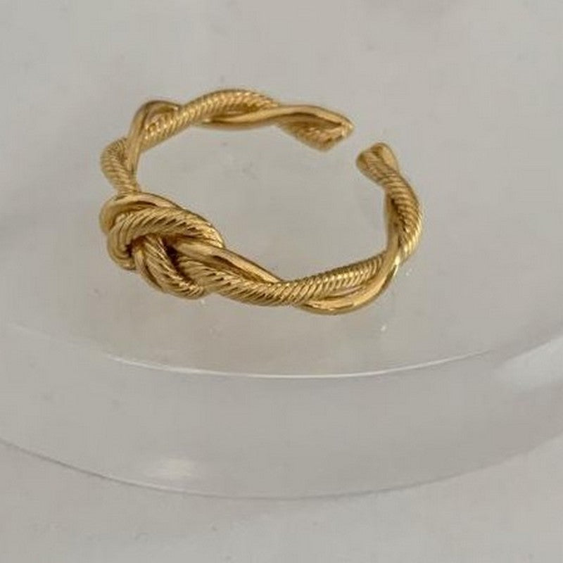 結び目キュッとしたリング