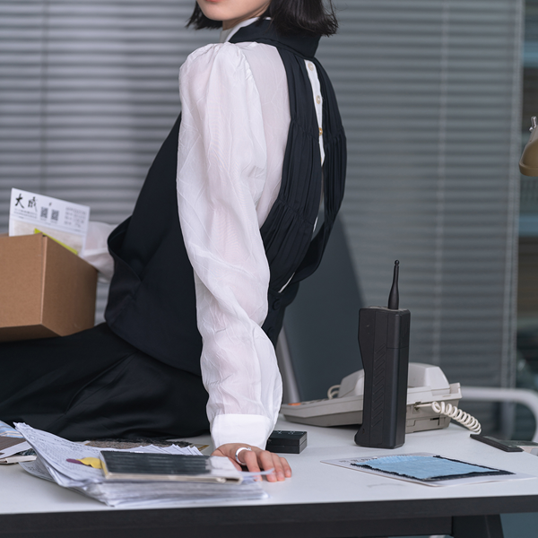 Vネックバックフリルデザインベスト Z00552