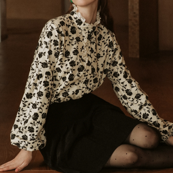 スタンドカラーブラックローズレースブラウス X-470