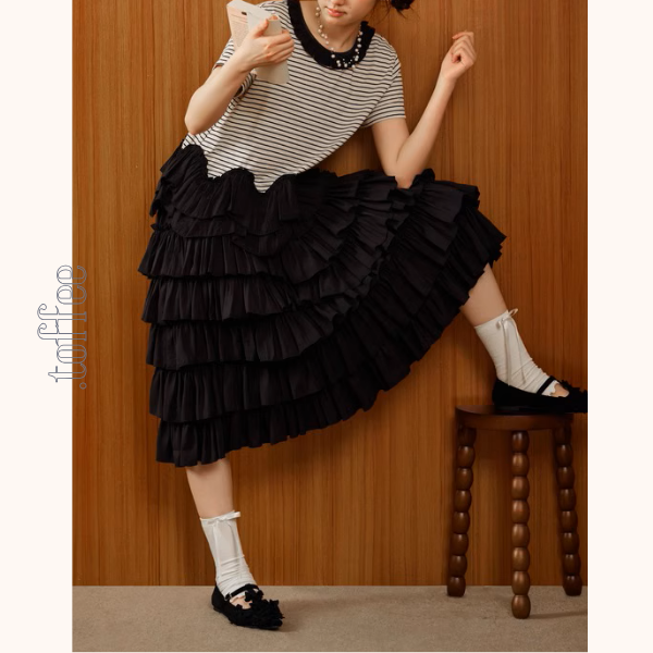 ストライプ切り替えラッフルヘムトップ&ティアードミモレ丈スカートのセットアップ《Z00941》