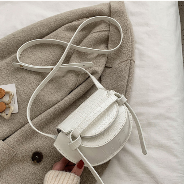 【4color】クロコ調エンボスプロセッシングショルダーバッグ AU-171