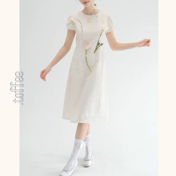 パフスリーブ蝶柄刺繍入りミモレ丈ワンピース《Z00873》