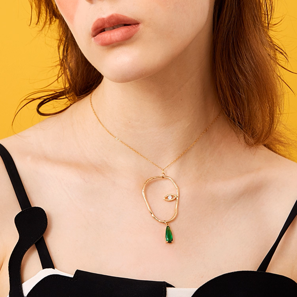 雫が揺れる*片目モチーフのアートネックレス《Z01186》