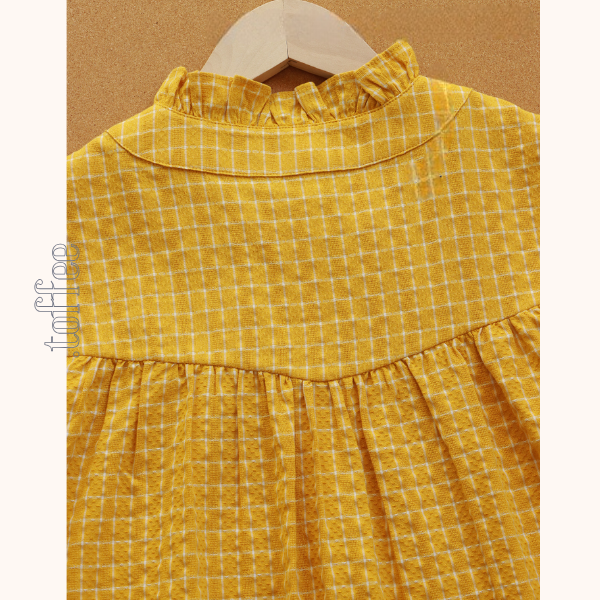 フリルネックチェック柄スリムシャツ《Z00848》