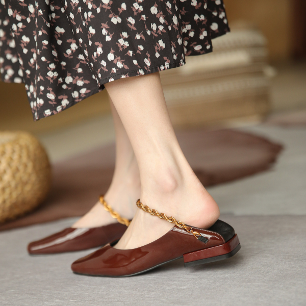 【2color】パテントレザーチェーンローヒールパンプス X-370