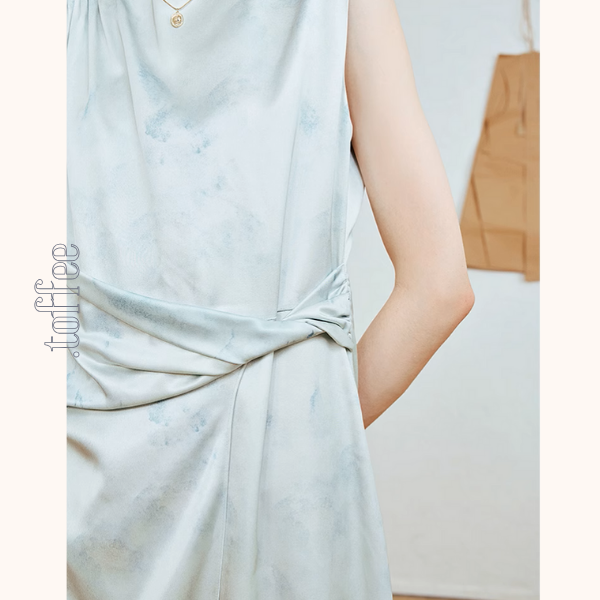 ミルクを飲む子犬プリントのノースリーブワンピース《Z00964》