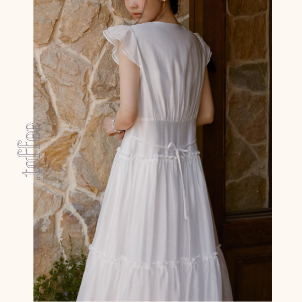 Vネックホワイトティアードワンピース《Z00884》