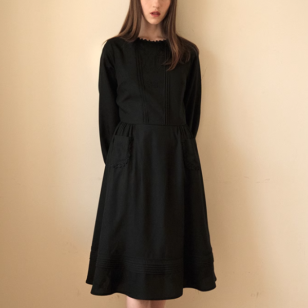 【2color】北欧風フラワー刺繍入りミモレ丈ワンピース  Z00010