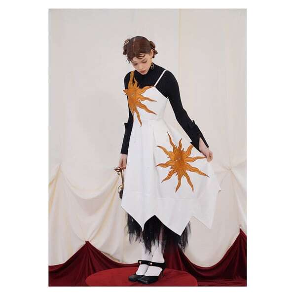 【2color】太陽刺繍サスペンダーワンピース C0080