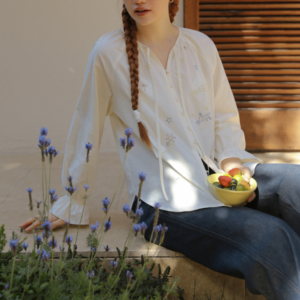 ポニーと星のロマンティック刺繍入りホワイトブラウス《Z00829》