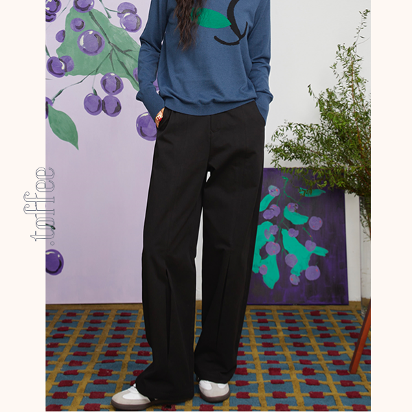 アップル刺繍ブラックストレートパンツ 《Z00693》