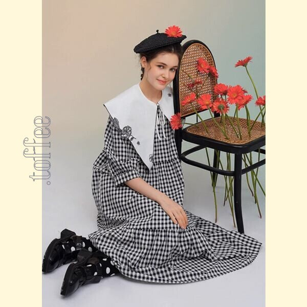 繊細バラ刺繍のつけ襟:あなただけの魔法のアクセサリー 《C0212》