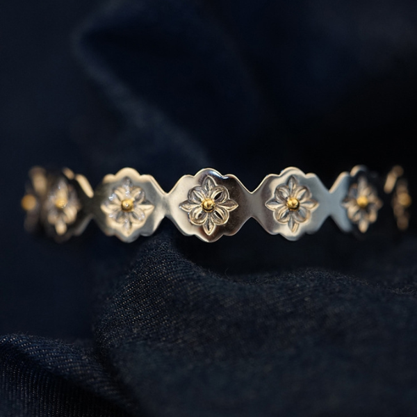 ミニフラワーデザインスリムバングル AU-146