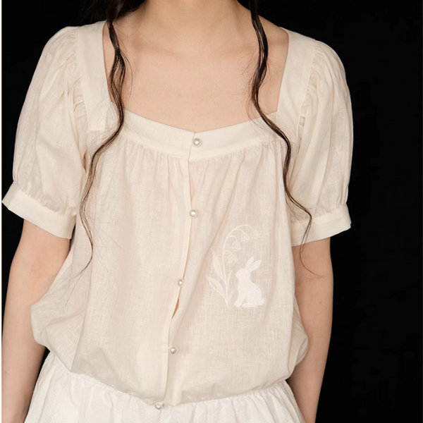 【2color】刺繍うさぎのスクエアネックブラウス《Z01046》