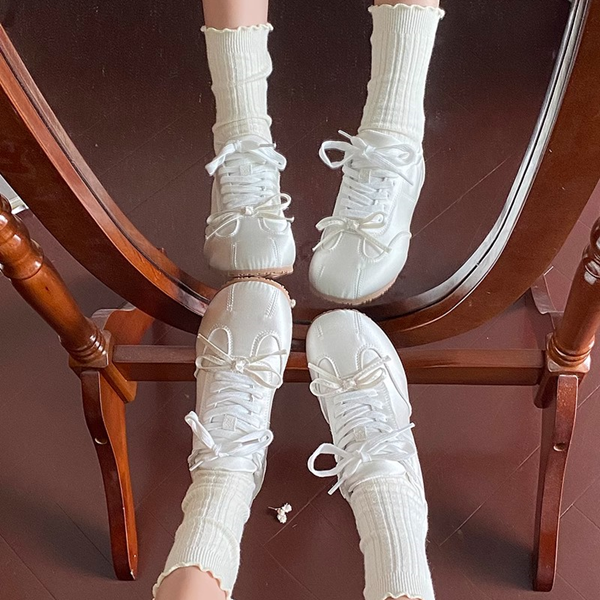 【4color】ラウンドトゥリボン付きレースアップスニーカー Z00337