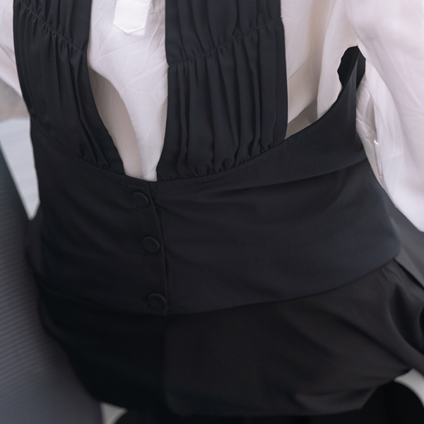 Vネックバックフリルデザインベスト Z00552