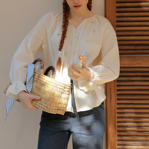 ポニーと星のロマンティック刺繍入りホワイトブラウス《Z00829》